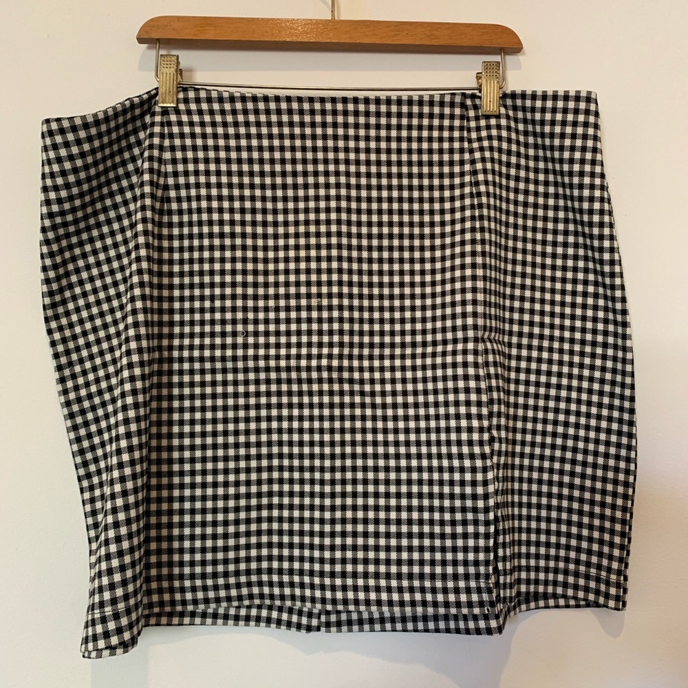 Mini Skirt with slit